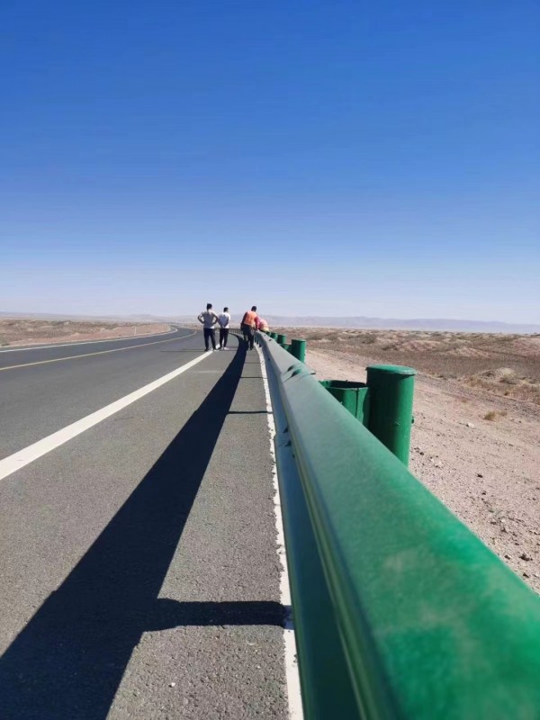 环氧锌基护栏板