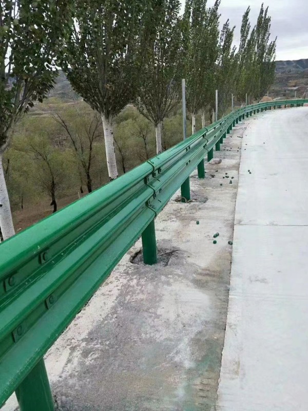 山东共工地喷塑护栏