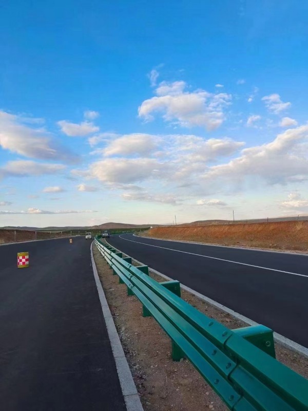 内蒙工地三波护栏